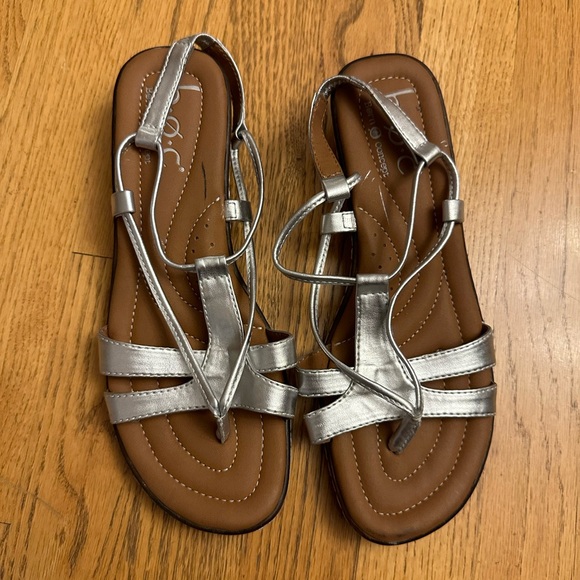 NWOT sandals - Picture 1 of 2